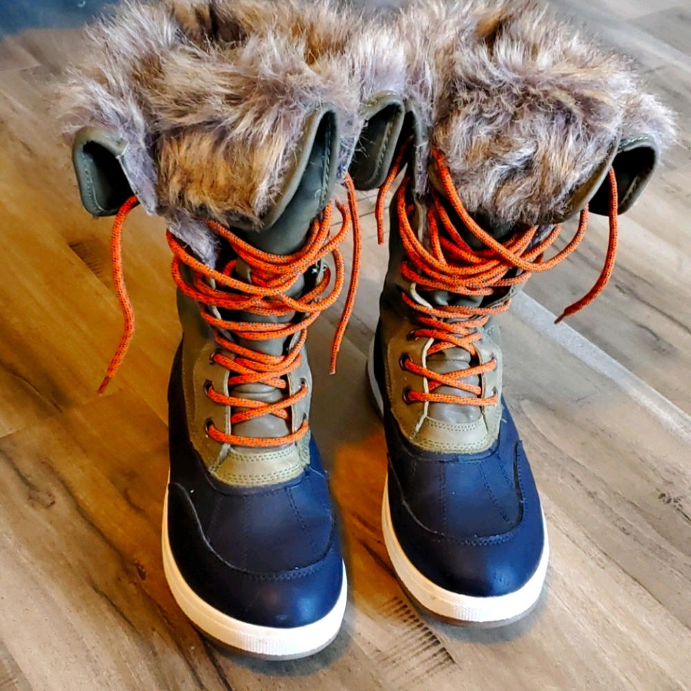 Snow boots